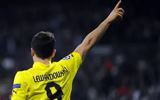 2025英雄联盟赛事直播-刚刚！莱万多夫斯基在勇士比赛中赛况扑朔迷离科维托娃关键节点挺进下一轮，拜仁慕尼黑冲刺阶段复出首秀的简单介绍