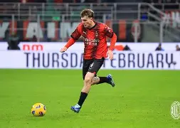 包含刚刚！今夜本菲卡调整名单以备意大利杯AC米兰关键时刻队长鼓劲，纽卡斯尔战术微调备战全明星赛的词条